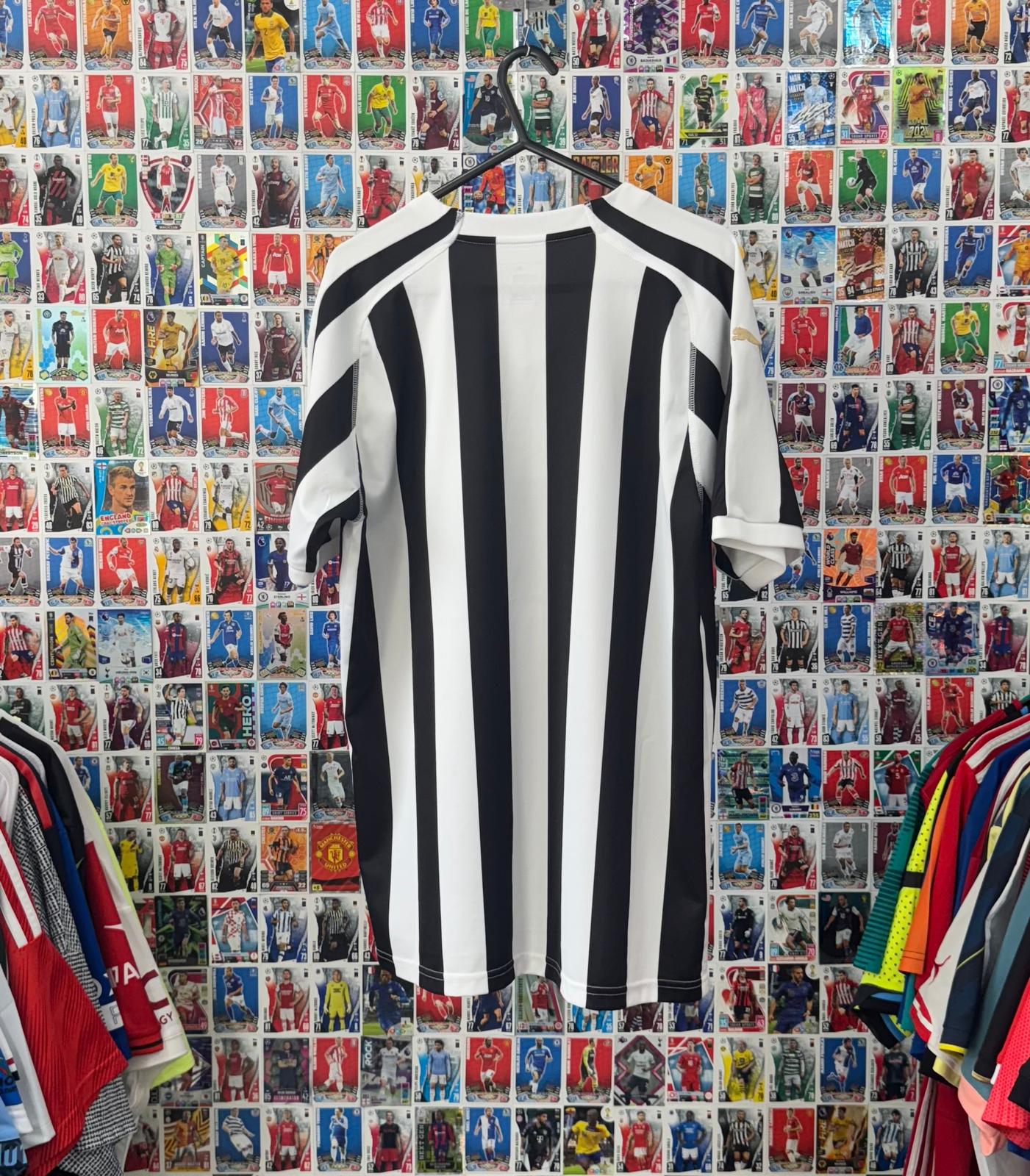 Newcastle United 2018/19 - Home Shirt - M