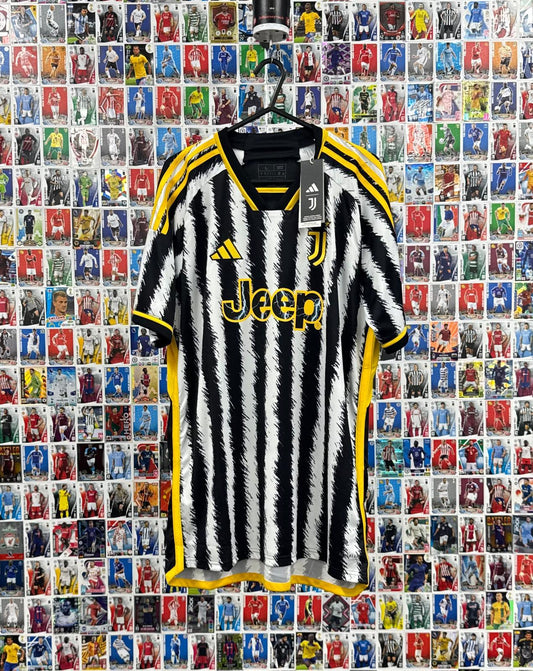 Juventus 2023/24 - Home Shirt - Chiesa 7 - L - BNWT