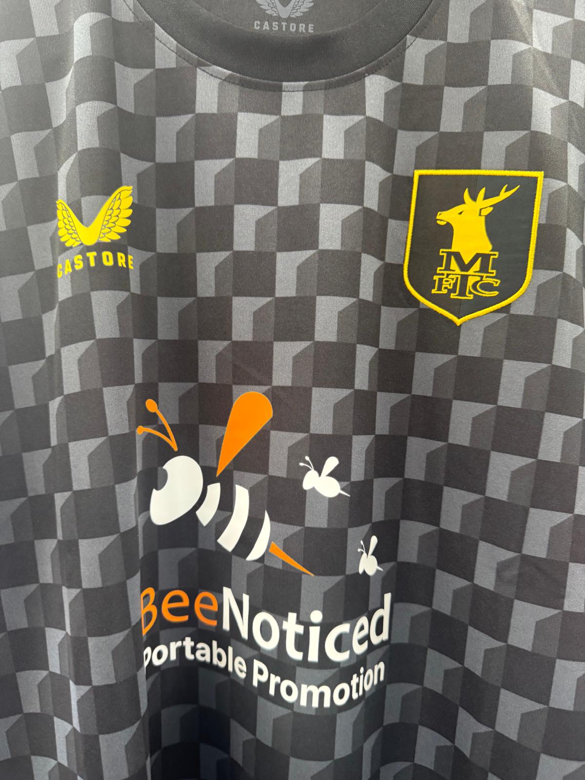 Mansfield Town 2024/25 - Third Shirt - S - BNWT