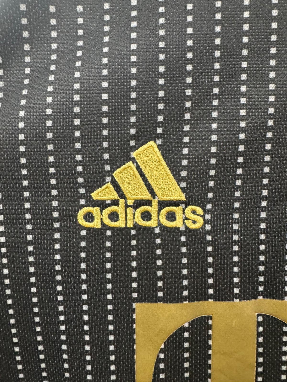 Bayern Munich 2021/22 - Away Shirt - M