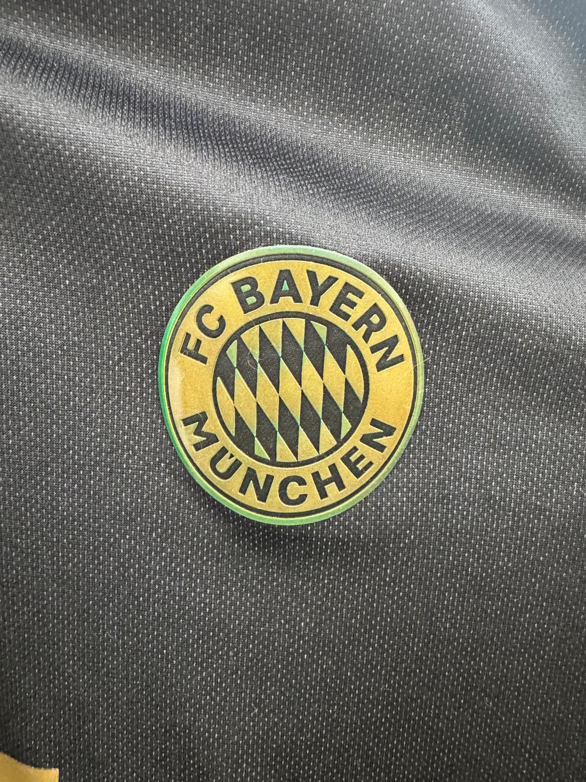 Bayern Munich 2021/22 - Away Shirt - M