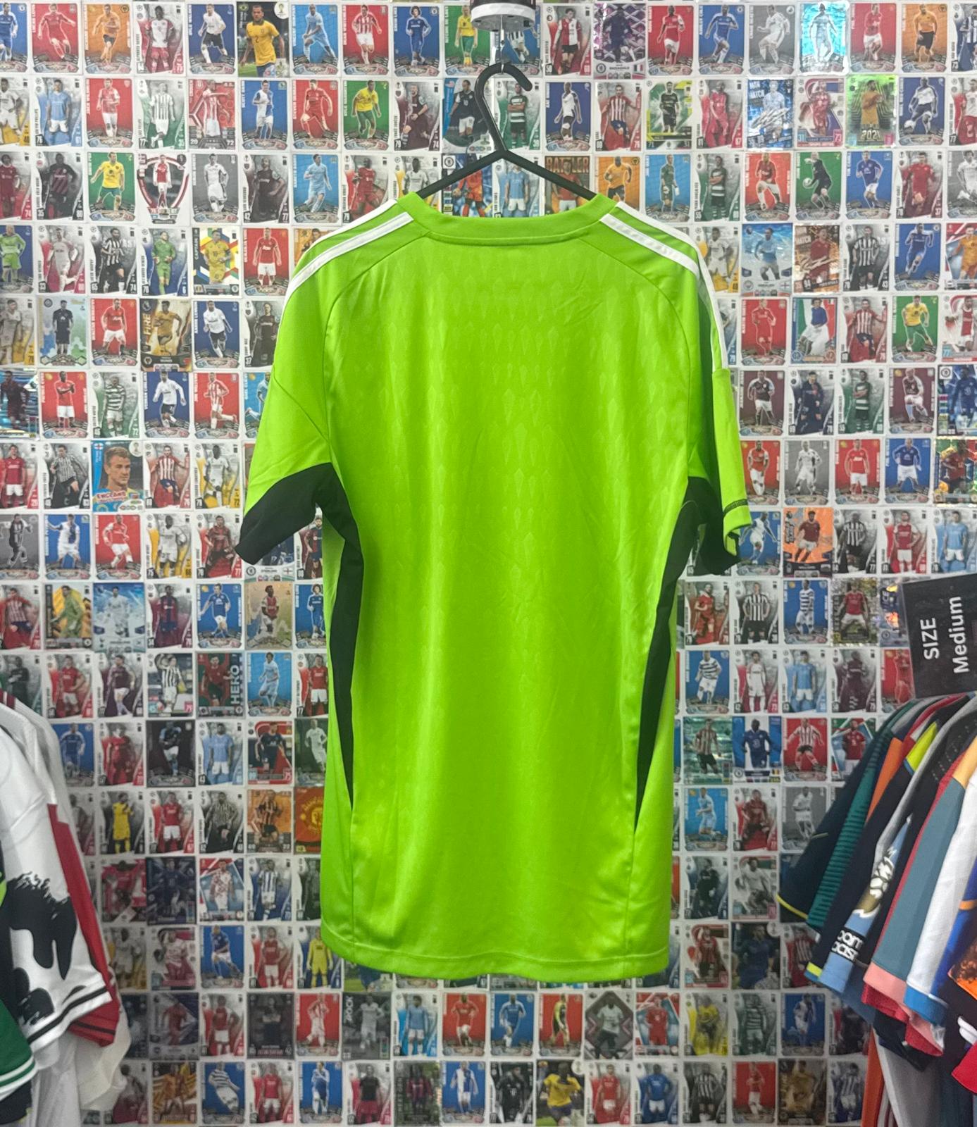 Real Madrid 2023/24 - GK Home Shirt - M